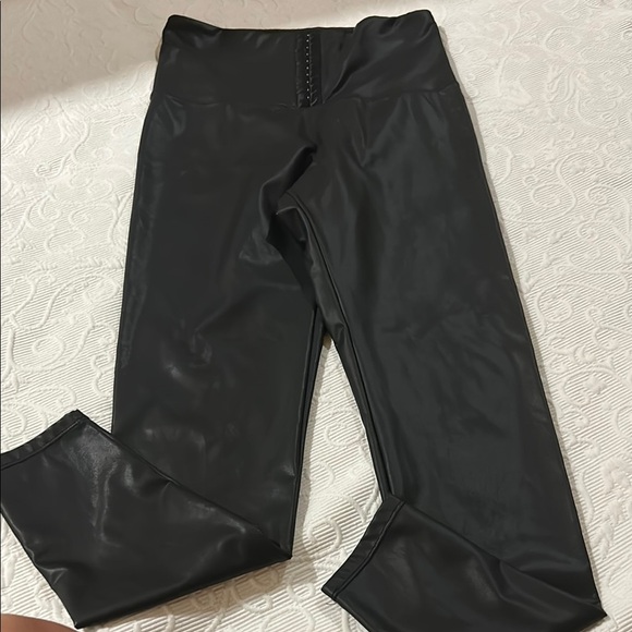 Sleek Black Faux Leather Leggings - Picture 6 of 6